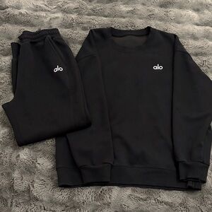 ALO Yoga set  Black Sweatpants and crew neck pullover